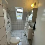 4 Vaerelses 85m2 Med 3 Sovevaerelser Og 6 Enkelt Senge * Odense