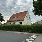 4 Vaerelses 85m2 Med 3 Sovevaerelser Og 6 Enkelt Senge Apartment *
