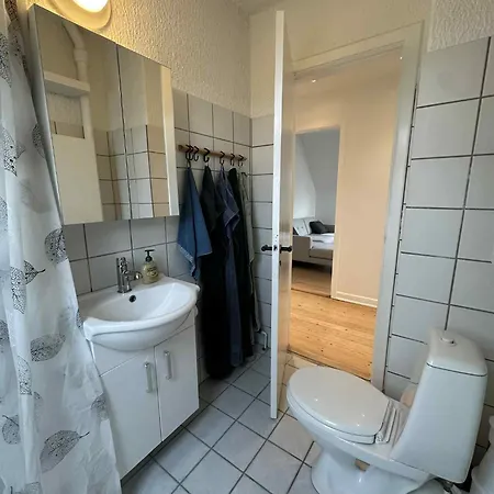Daire 4 Vaerelses 85m2 Med 3 Sovevaerelser Og 6 Enkelt Senge *