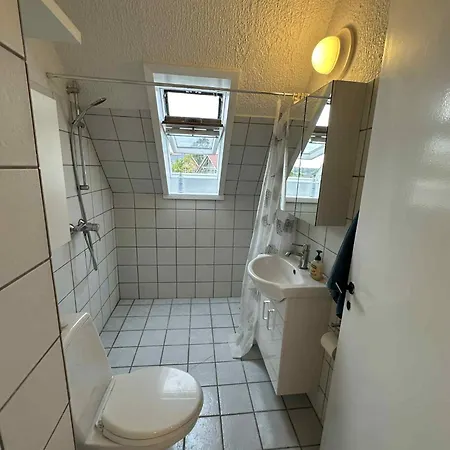 4 Vaerelses 85m2 Med 3 Sovevaerelser Og 6 Enkelt Senge * Odense