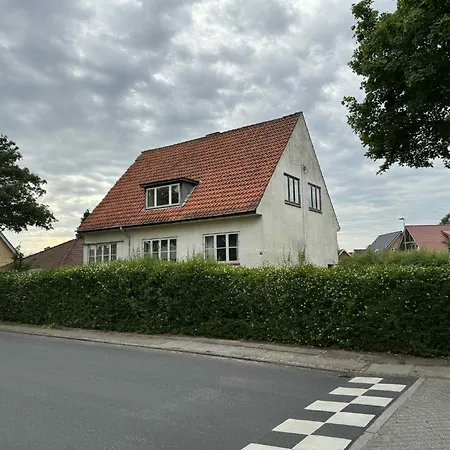 4 Værelses 85m2 Med 3 Soveværelser Og 6 Enkelt Senge Lejlighed *