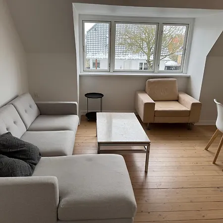 4 Værelses 85m2 Med 3 Soveværelser Og 6 Enkelt Senge