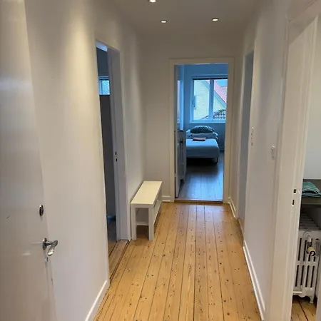 4 Vaerelses 85m2 Med 3 Sovevaerelser Og 6 Enkelt Senge * Odense