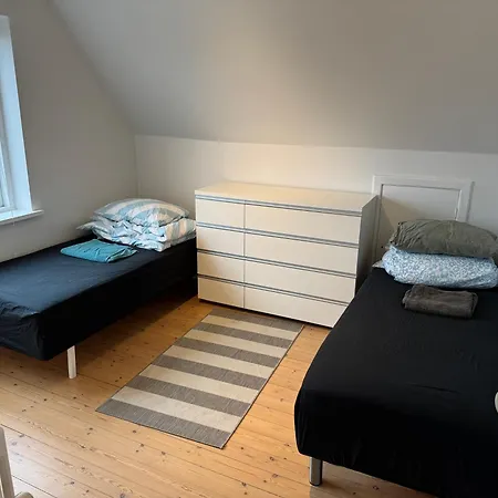 4 Værelses 85m2 Med 3 Soveværelser Og 6 Enkelt Senge Lejlighed Odense
