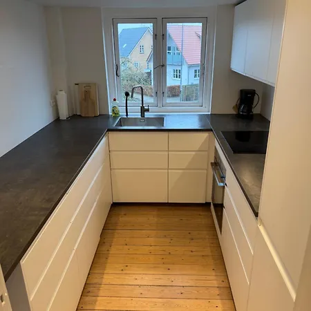 Daire 4 Vaerelses 85m2 Med 3 Sovevaerelser Og 6 Enkelt Senge Odense