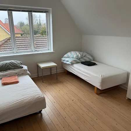 Lejlighed 4 Værelses 85m2 Med 3 Soveværelser Og 6 Enkelt Senge Odense