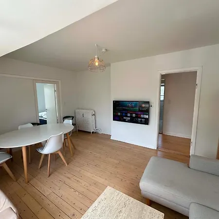 4 Vaerelses 85m2 Med 3 Sovevaerelser Og 6 Enkelt Senge