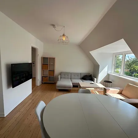 4 Vaerelses 85m2 Med 3 Sovevaerelser Og 6 Enkelt Senge Daire *