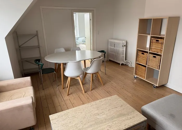 4 Vaerelses 85m2 Med 3 Sovevaerelser Og 6 Enkelt Senge Daire *