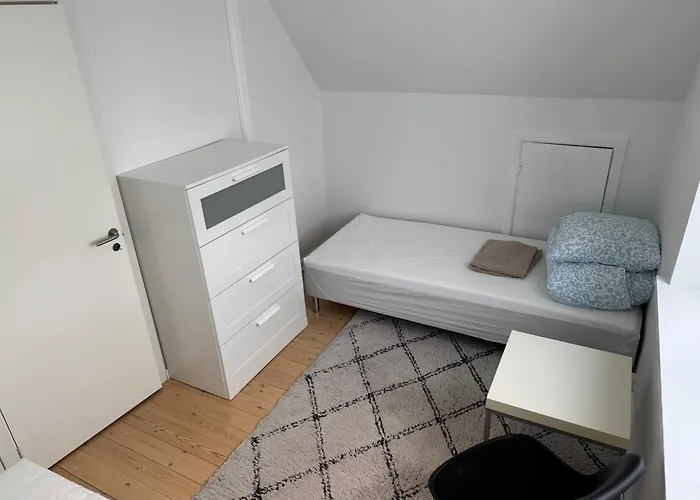 4 Vaerelses 85m2 Med 3 Sovevaerelser Og 6 Enkelt Senge Daire