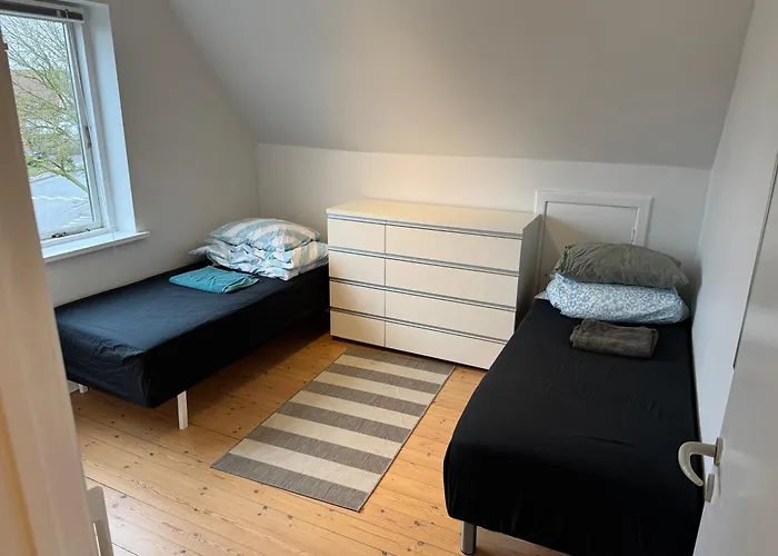 4 Vaerelses 85m2 Med 3 Sovevaerelser Og 6 Enkelt Senge Daire Odense